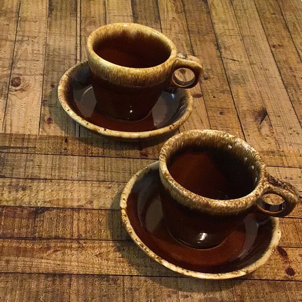 ♥️5/25$ Vintage Hull made in the USA tea cup and saucer